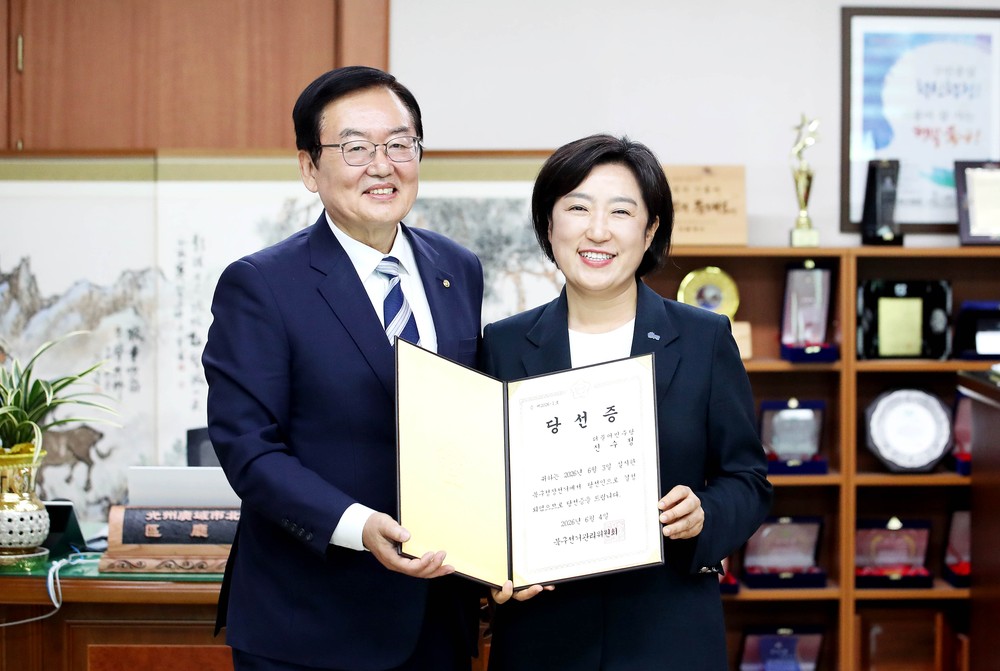 문인 북구청장, 신수정 당선인에게 축하 인사 전해...민선 9기 출범 총력 지원 약속