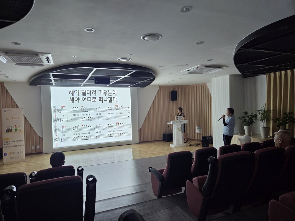 「고독·고립 예방 및 관리 사업」 ‘타로교육,‘노래교실’성황리 개최