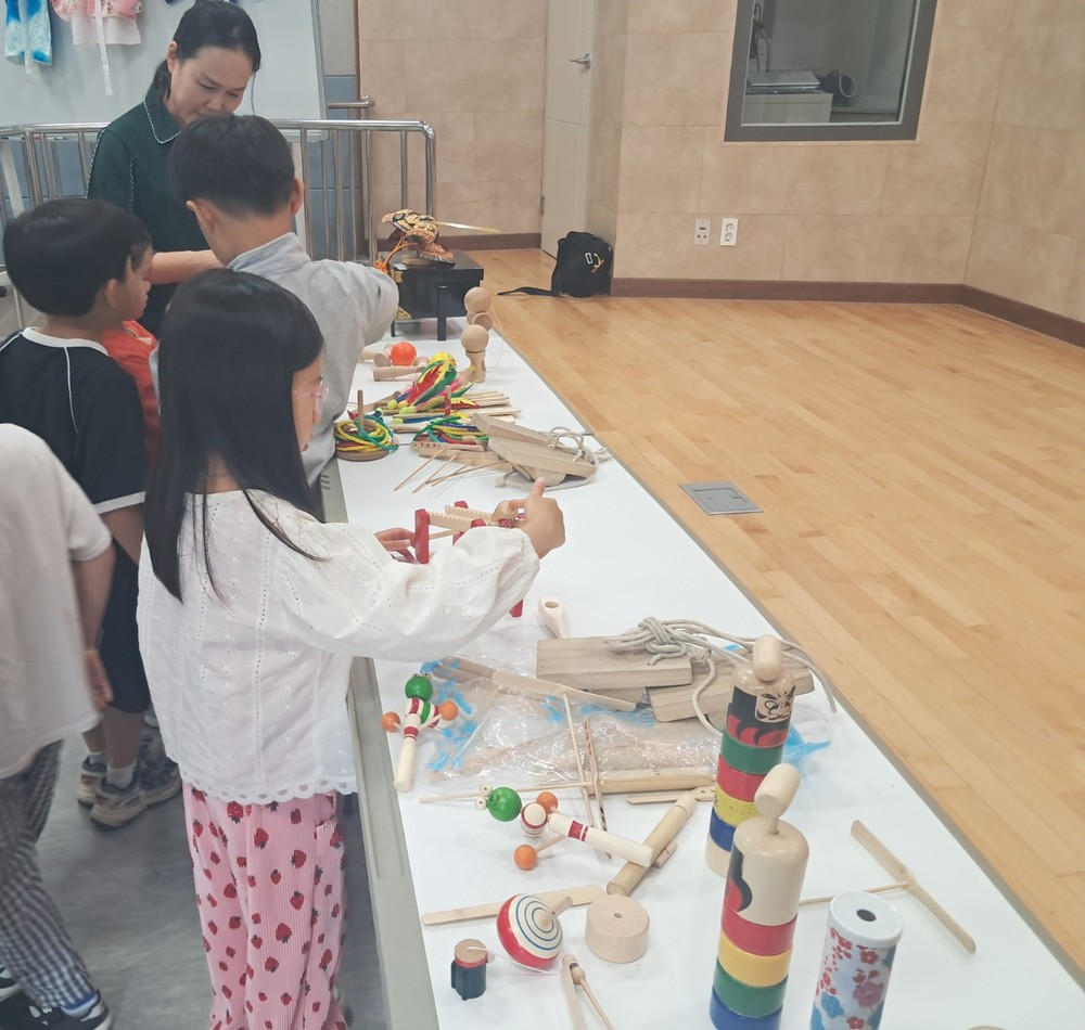 홍천 서석도서관, 학생 대상 세계 문화 체험 프로그램 운영