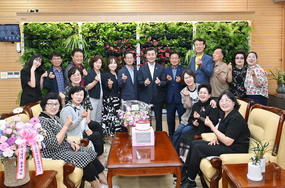 김영길 중구청장, 학성동 주민자치위원회 위원 환담
