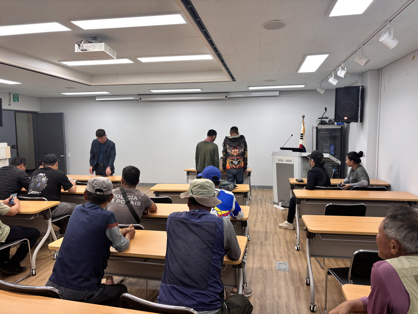고흥군, 외국인 계절근로자 외국인 등록 지원 위한 이동출입국 서비스 운영