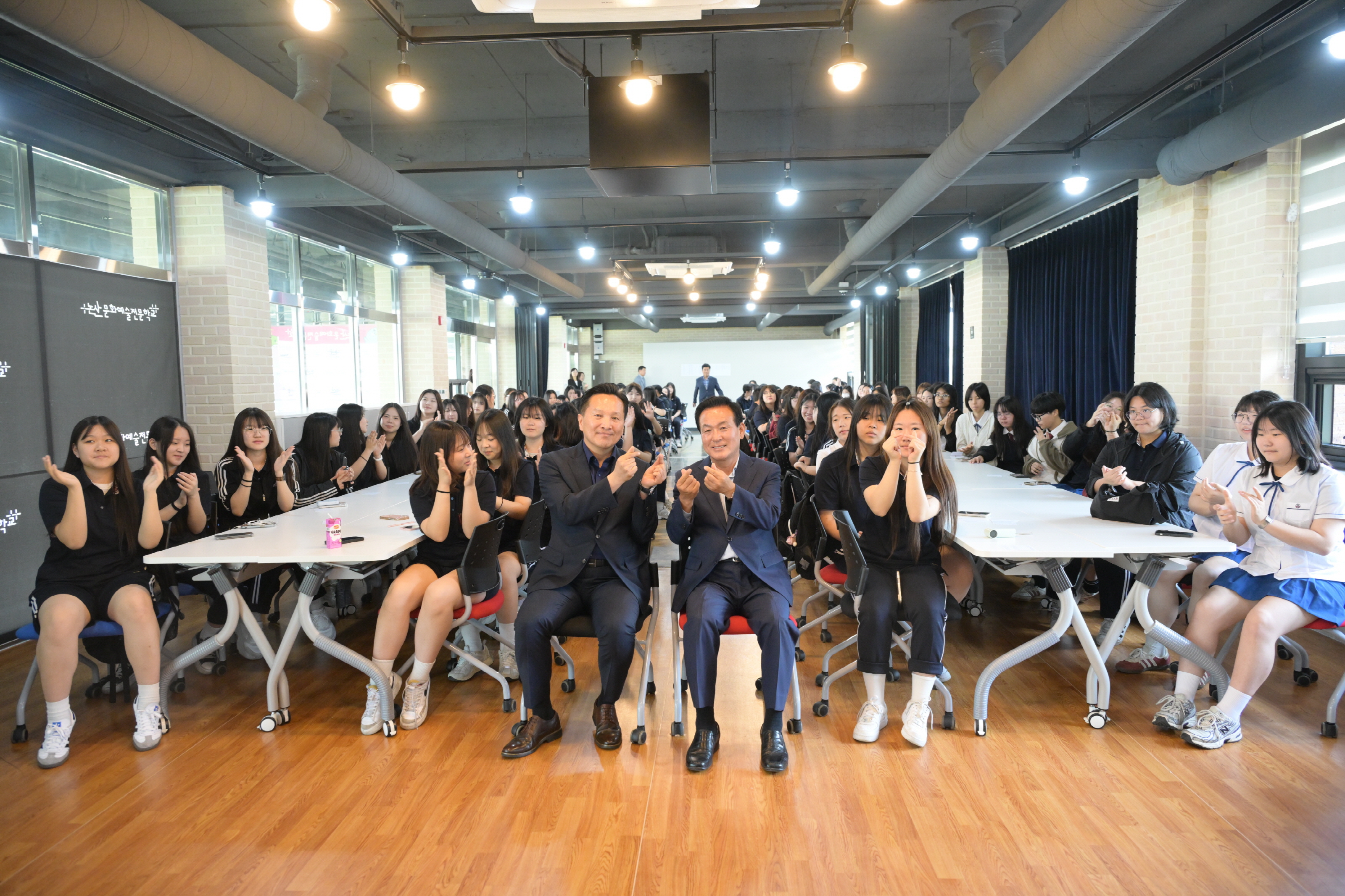 ‘문화예술로 청소년 미래를 연다’ 백성현 논산시장, 아트스쿨 현장 찾아 청소년과 소통