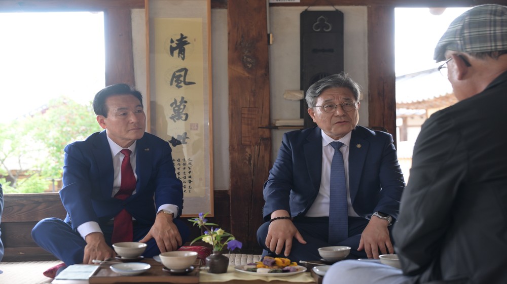 허민 국가유산청장, 논산 명재고택 방문